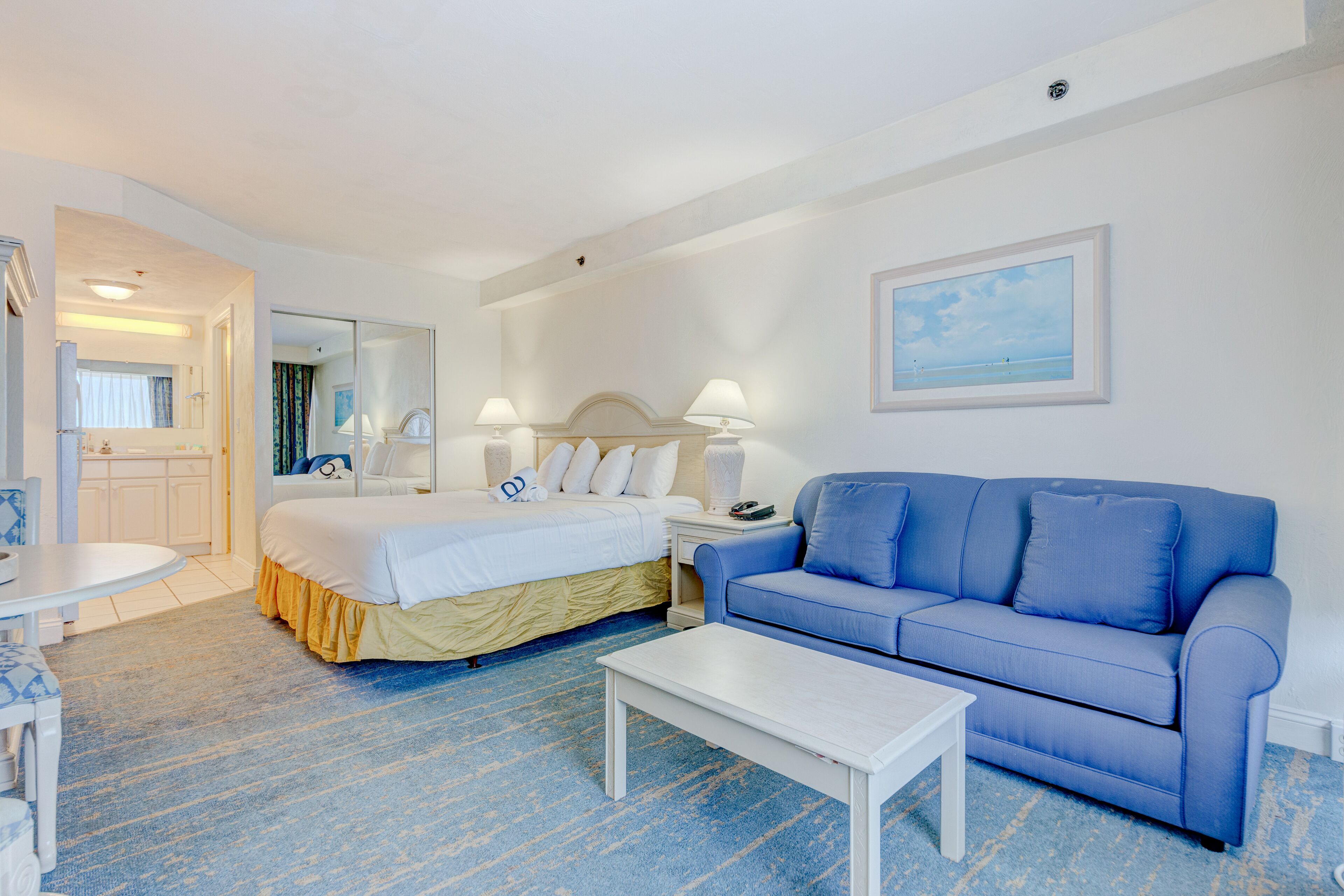 3rd-floor oceanfront suite with beach views, kitchenette, & Wifi