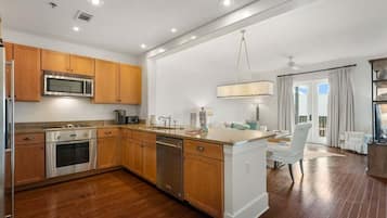 Coffee/tea maker, fridge, microwave, stovetop