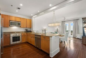 Fridge, microwave, stovetop, dishwasher