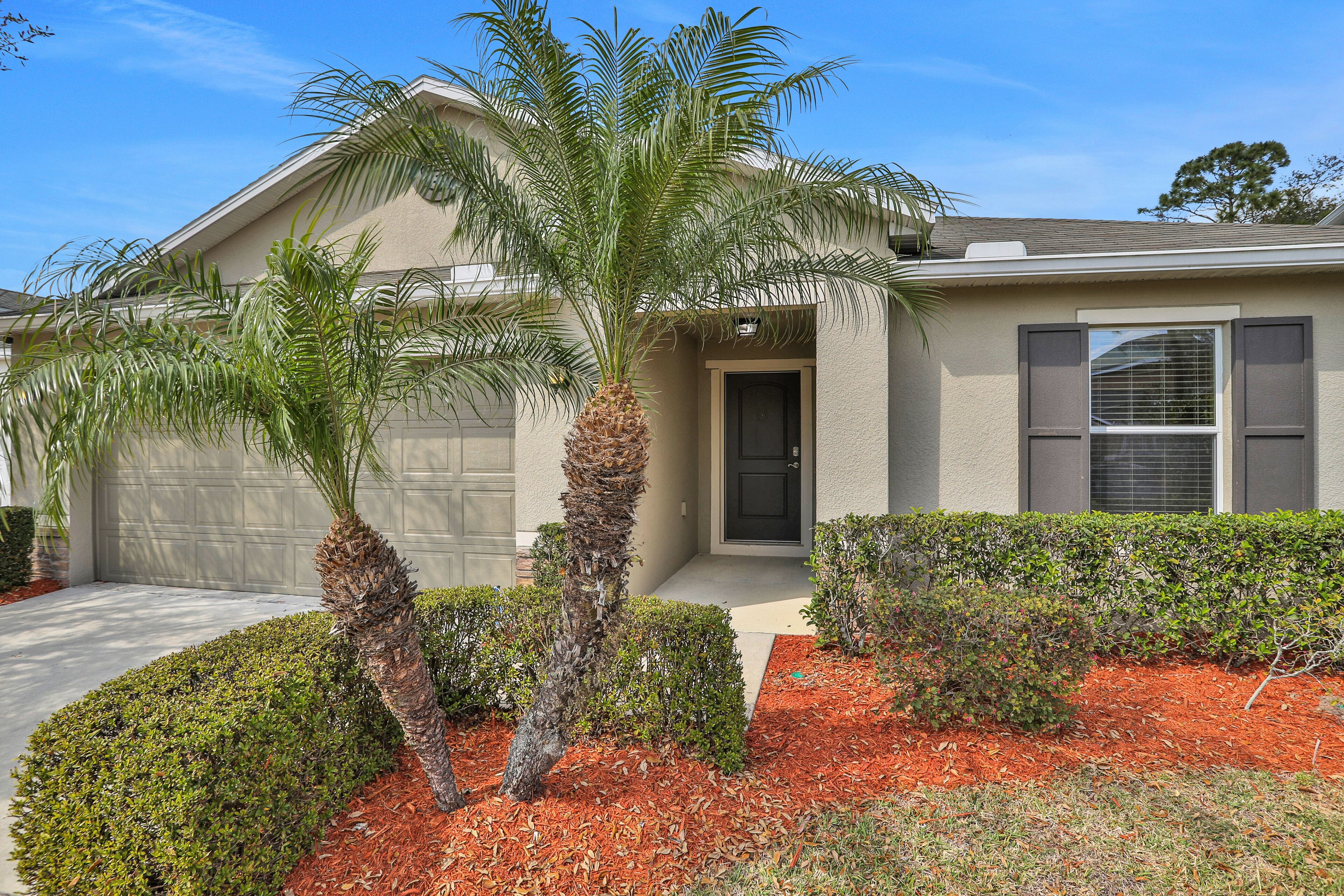 Grand home with private screened pool, grill, streaming, W/D, & AC