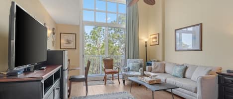 Televisión y chimenea