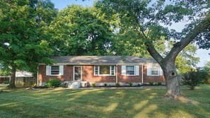 Exterior - Modern Musical 3329-Pet Friendly-Sleeps 7 (Nashville)