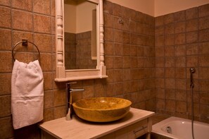 Bathtub, shampoo