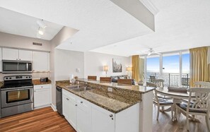 Fridge, microwave, stovetop, dishwasher - Emerald Dreams 1435–Gulf Views–Sleeps 5 (Panama City Beach)