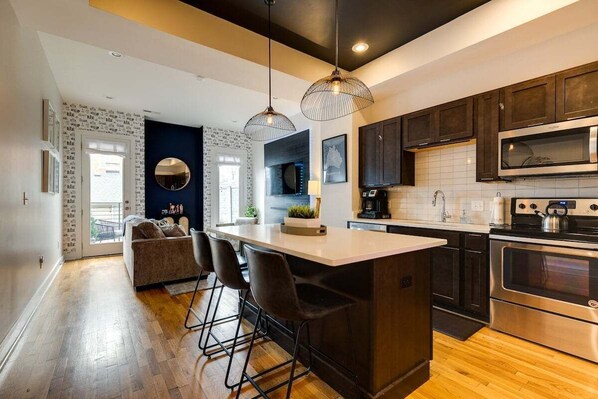 Fridge, microwave, stovetop, dishwasher