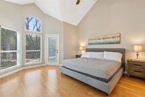 4 bedrooms, iron/ironing board, WiFi, bed sheets