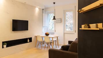 Comfort Apartment | Living area | 40-inch flat-screen TV with digital channels, TV