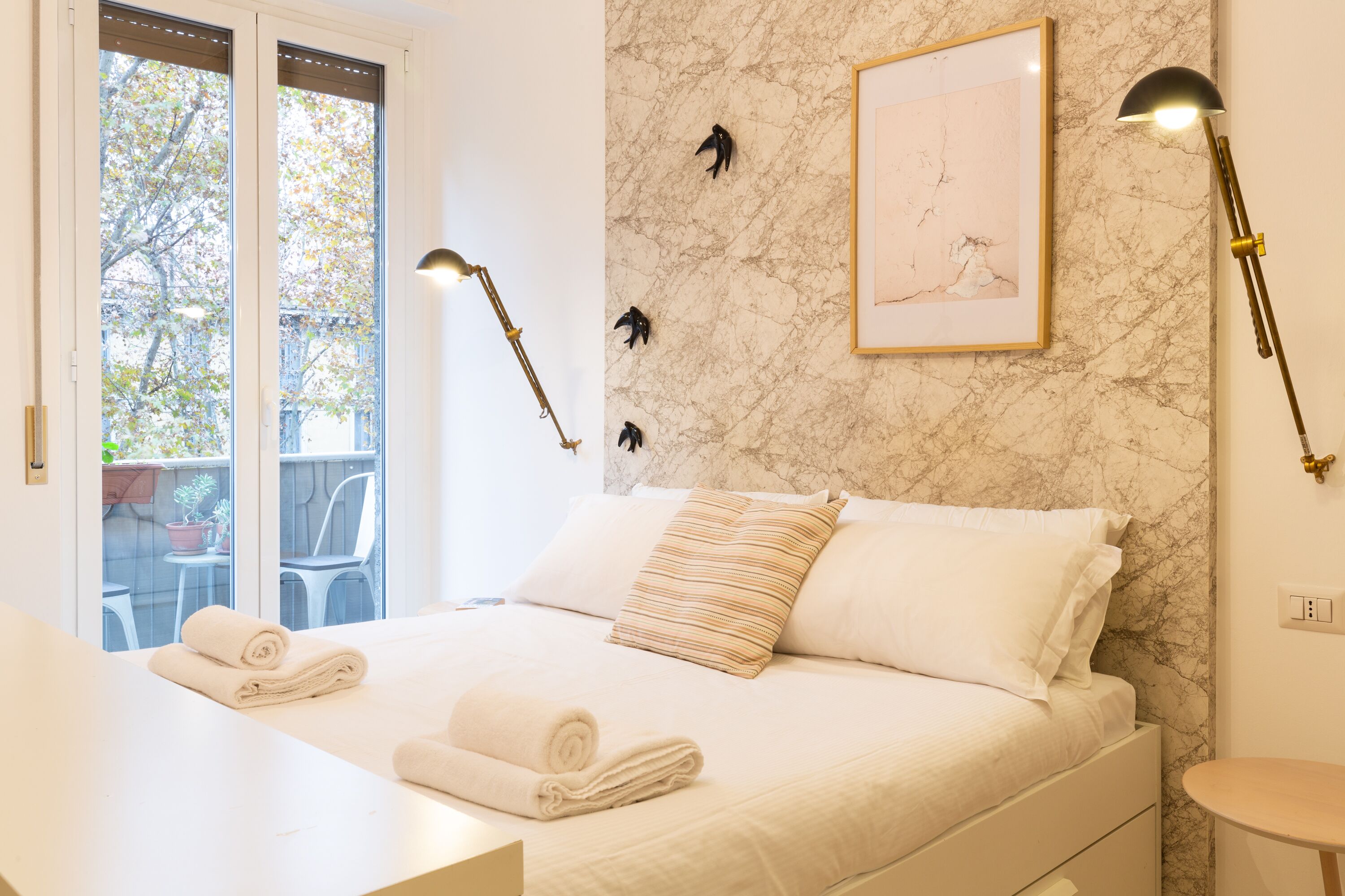 Appartamento Comfort | 2 camere, con arredamento individuale, una scrivania, postazione laptop