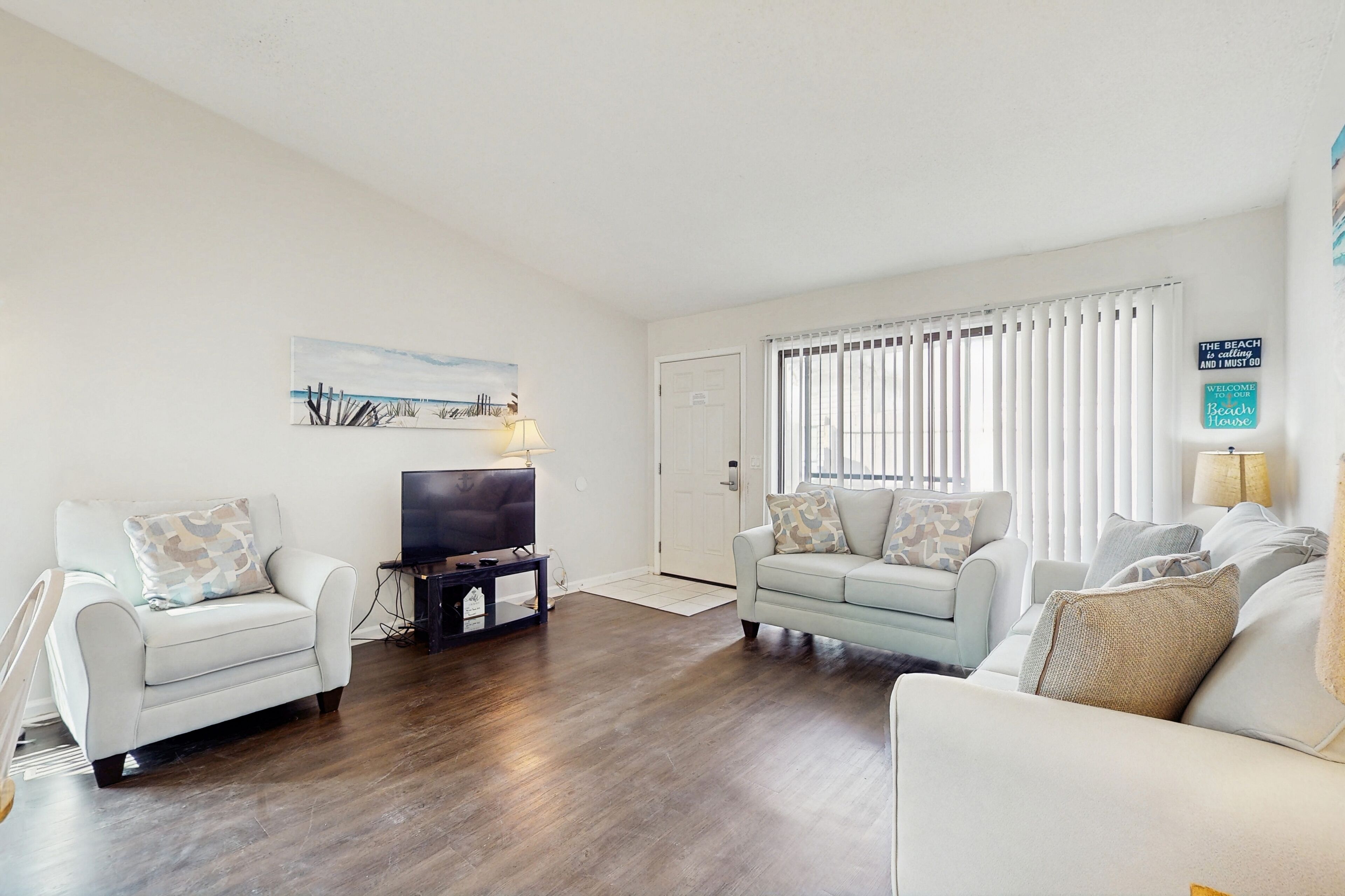 Televisión y oficina 