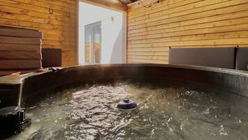 Bain à remous intérieur