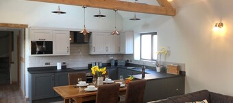 Luxury Secluded Barn With Private Hot Tub