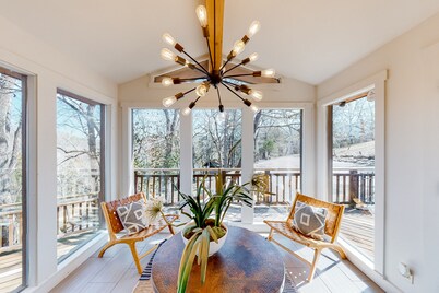 Stunning lakefront home with guesthouse, private infinity pool, sauna & firepit