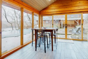 Dining - Stunning lakefront home with guesthouse, private infinity pool, sauna & firepit (Rogers)