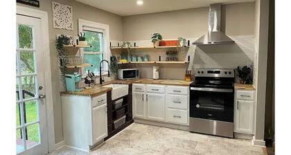 Renovated 2-bedroom home near Columbus Library