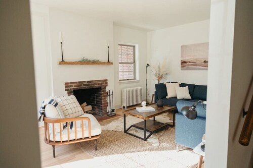 Lady Grey Cottage | Hot Tub, Fireplace, King Bed, Countryside Escape