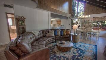 House, 4 Bedrooms | Living area