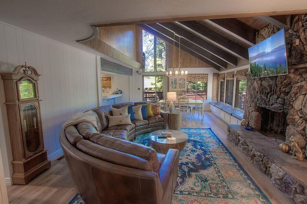 Cold Montgomery Creek 4 Bedroom Home by RedAwning - South Lake Tahoe, CA