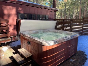 Maison, 4 chambres | Bain à remous extérieur