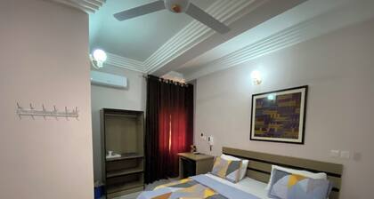 C7 Hazelwood Residence & Suites