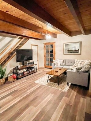 Smart TV, fireplace