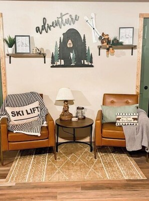 Interior - Slope & Mountain Views! Walk to the Zoo and Slope Pick Up! (Big Bear Lake)