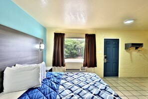 Room, 1 King Bed, Non Smoking | Free WiFi, bed sheets