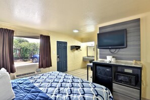 Superior Room, 1 King Bed, Non Smoking | Free WiFi, bed sheets
