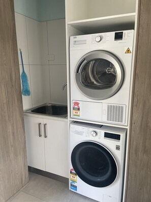 Interior - Little White House on Ecclestone close to city centre and Tamar Valley Wineries! (Riverside)