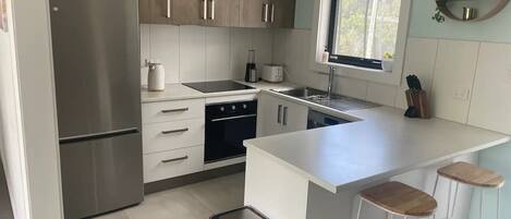 Micro-ondes, four, lave-vaisselle