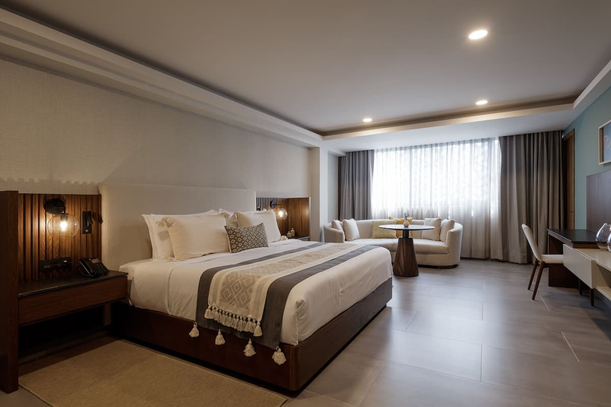 Egyptian cotton sheets, premium bedding, minibar, in-room safe