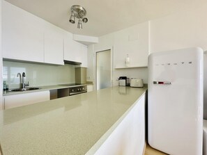 Fridge, microwave, oven, coffee/tea maker - Rocafosca CostaBravaSi - Sea view, terrace (Sant Feliu de Guíxols)