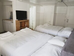 Bügeleisen/Bügelbrett, WLAN, Bettwäsche