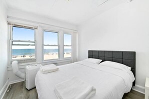 3 habitaciones, tabla de planchar con plancha, wifi y ropa de cama 