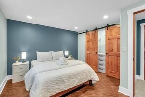 3 bedrooms, iron/ironing board, free WiFi, bed sheets - Relaxing home with hot tub- close to downtown (Coeur d'Alene)