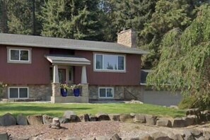 Exterior - Relaxing home with hot tub- close to downtown (Coeur d'Alene)