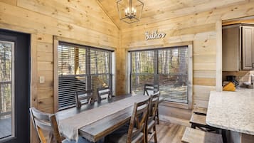 Cabane, 3 chambres | Restauration
