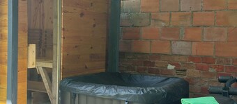 Jacuzzi overlooking the Yerres river