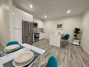 Microwave, oven, dishwasher, coffee/tea maker