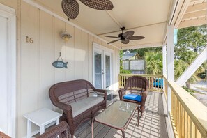 Hus - flere senge - balkon - udsigt til have | Terrasse/gårdhave