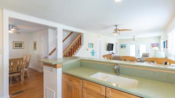 House, Multiple Beds, Balcony, Garden View | Private kitchen | Fridge, microwave, oven, stovetop