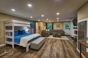 4 habitaciones y tabla de planchar con plancha 