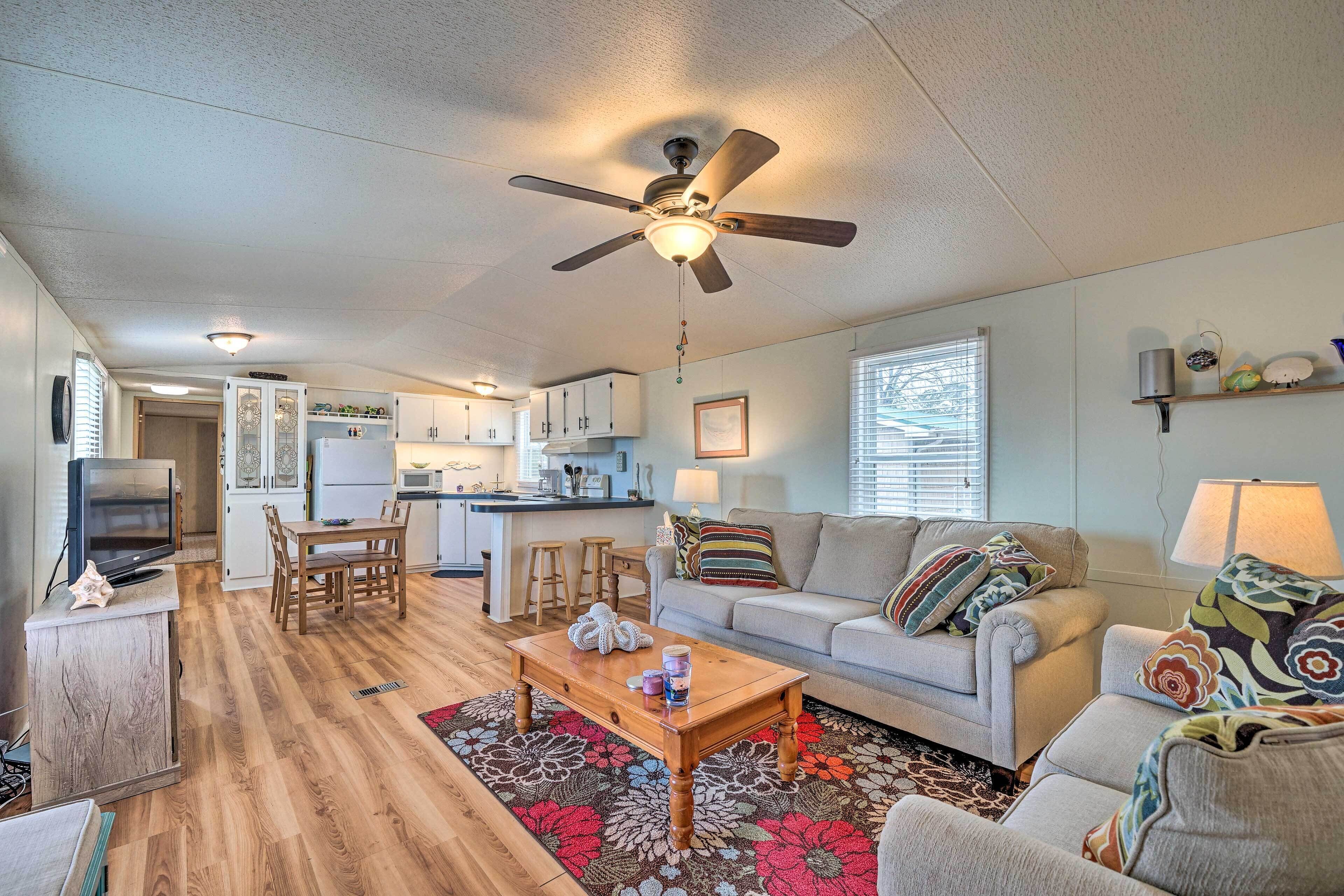 Peaceful Supply House ~ 2 Mi to Holden Beach!