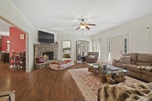 Smart-TV, peis og bordtennis