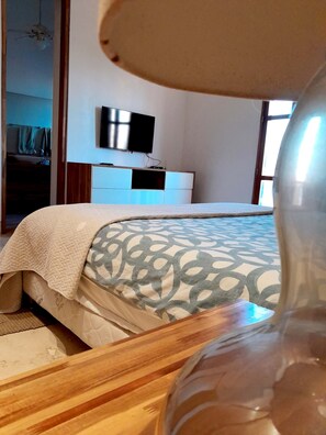 2 soverom, safe på rommet, strykejern/-brett og wi-fi (inkludert)