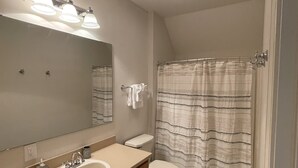 A bathroom with a sink, mirror, vanity, toilet, and shower curtain. - Cozy, 1-bedroom apartment, 11 miles to campus (Oxford)
