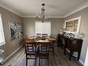 Dining - Charming Lake House, short walk to lake, near downtown PC, great for families! (Port Clinton)