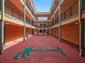 Condo (1 Bedroom) | Property amenity