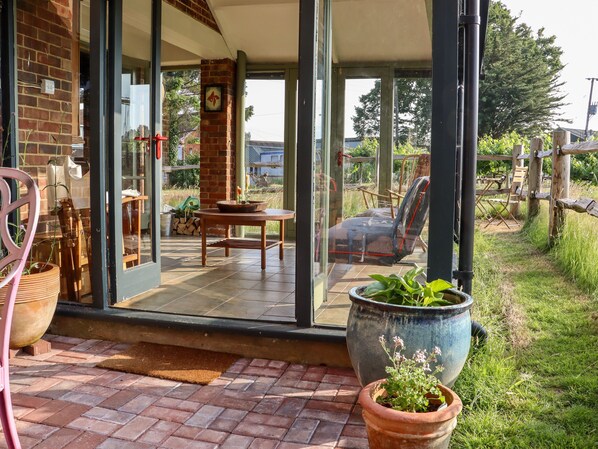 Cottage | Property grounds - Oak Meadow (Hastings)