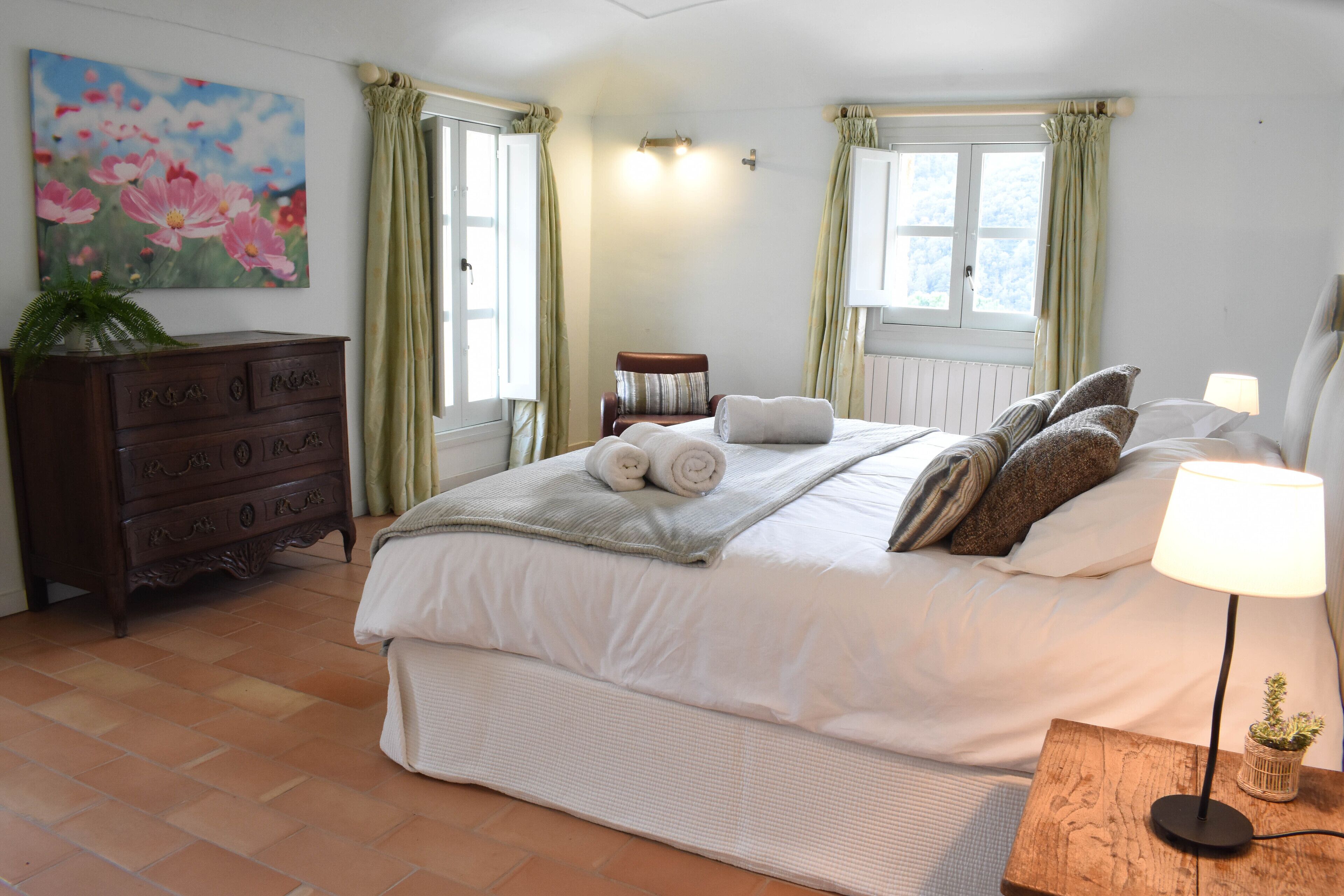 Comfort tweepersoonskamer, 1 queensize bed, niet-roken, uitzicht op heuvels | Gratis wifi, beddengoed