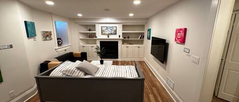 2 bedrooms, travel cot, WiFi, bed sheets